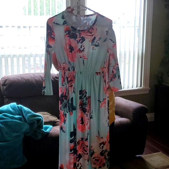 Dress - Picture 1 of 1